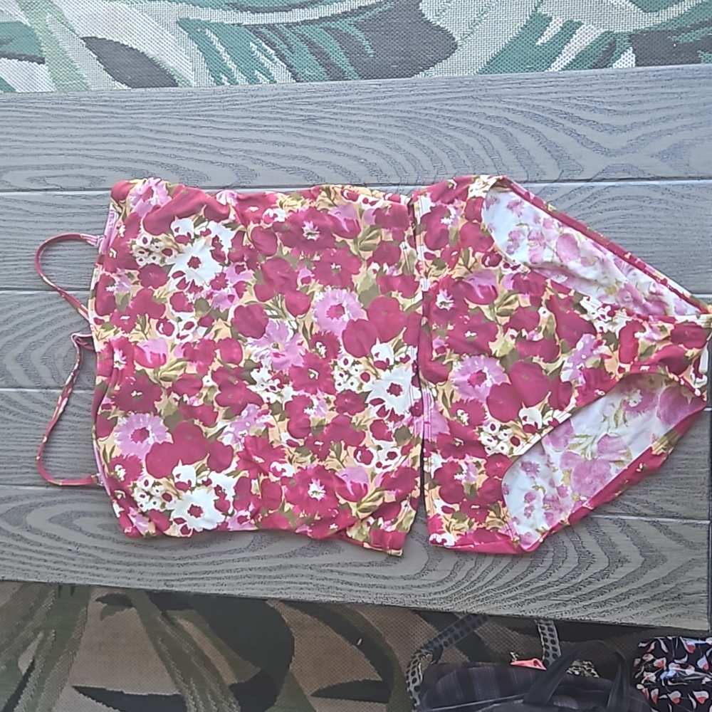 Newport News Tankini Swimsuit Halter Red Watercolor Floral Womens NO tag